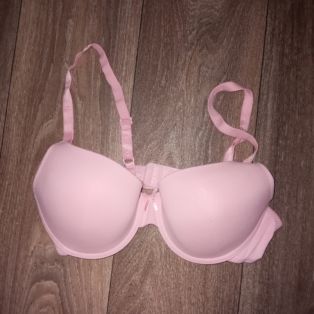 Simply styled pastel pink t-shirt bra size 36B